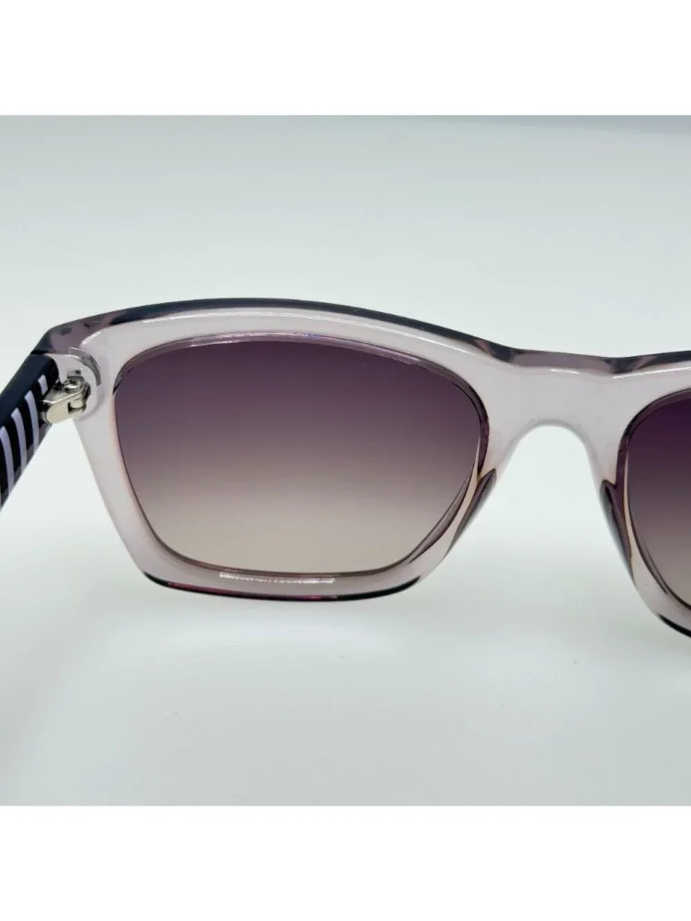 Lacoste Sunglasses L669S 035 Live 52-18-140